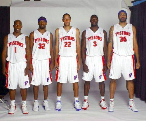 记者：埃里克佩戴面具训练，霍安将在国际比赛日后回归（记者称埃里克戴面罩参加训练，霍安预计在国际比赛日后复出）