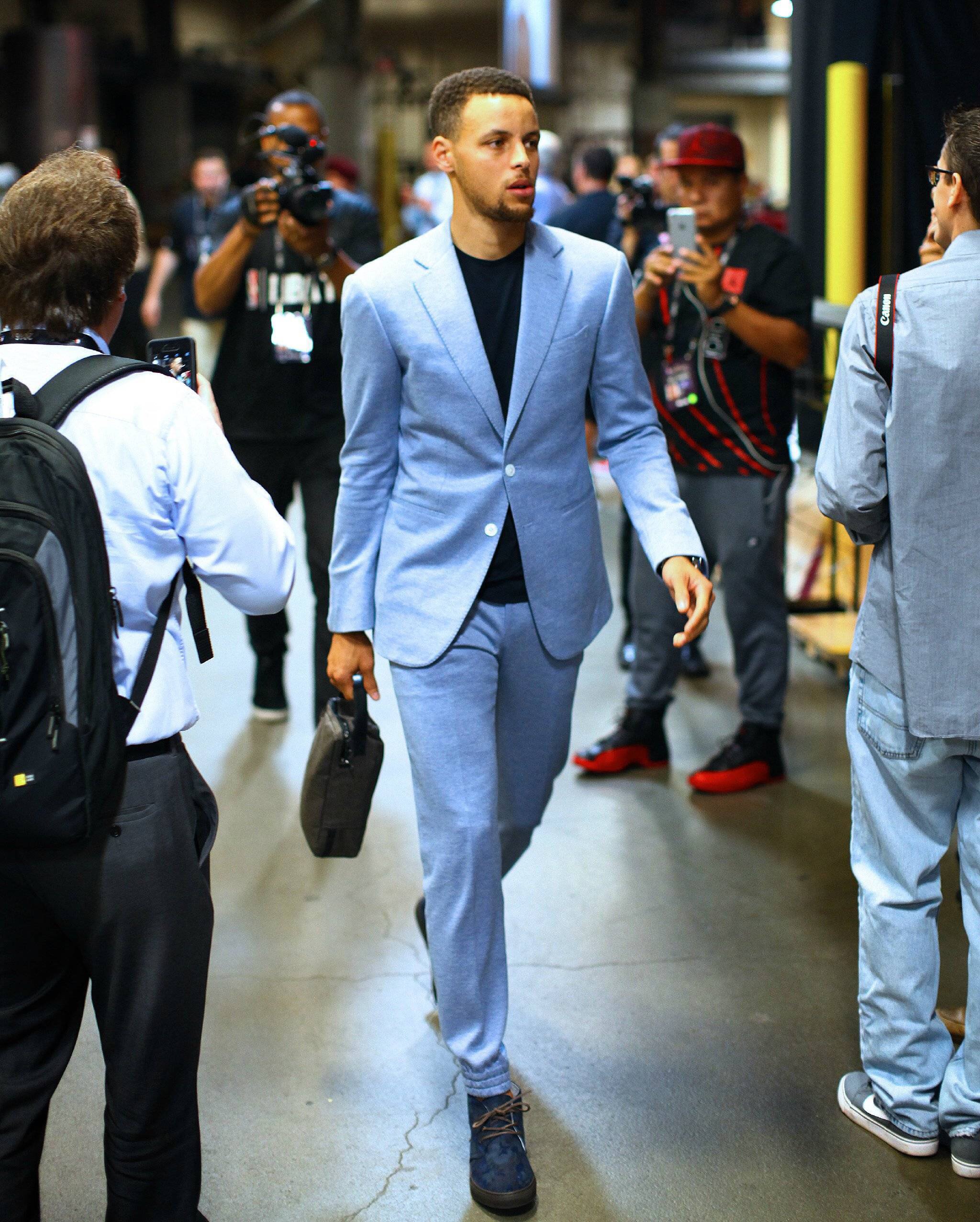 太阳队记：阿伦＆杰伦·格林明日缺席，邓恩＆弗莱明出战成疑（太阳随队记者：阿伦、杰伦·格林明日缺阵；邓恩、弗莱明出战存疑）