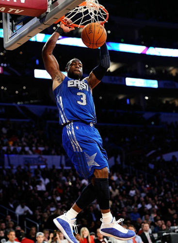 芒特的第一时间处理球是真帅！（芒特瞬间出球，帅气拉满！）