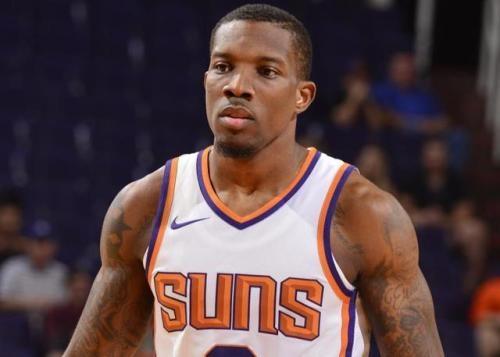 国脚助攻完成制胜球，球迷沸腾（国脚妙传造就制胜一球，球迷沸腾）