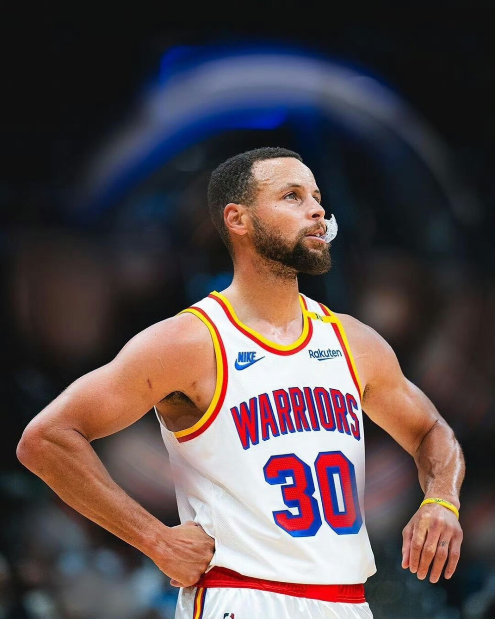 雷霆五连胜冲击季后赛（雷霆豪取五连胜，剑指季后赛）