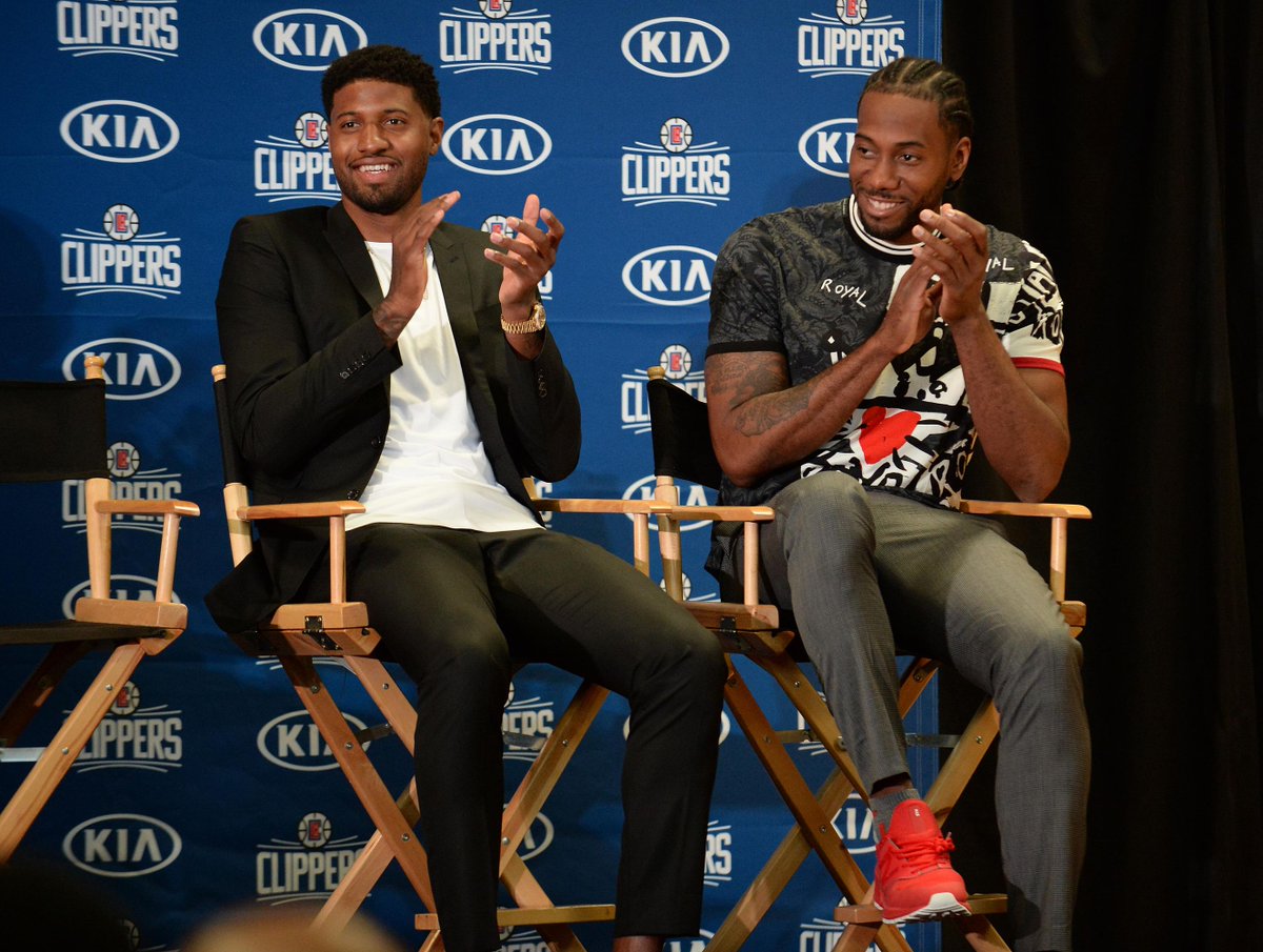 他刚在踢上港的比赛爆发，就被老东家解约离队，球迷建议来中超（刚在对阵上港一战爆发，却被老东家解约离队，球迷呼吁转投中超）