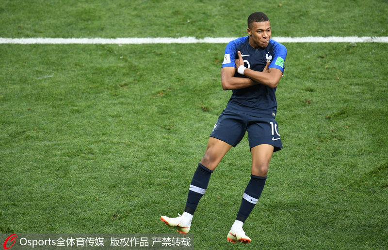 里夫斯17罚15中狂砍36分8助攻，湖人铩羽凯尔特人背靠背鏖战惨败