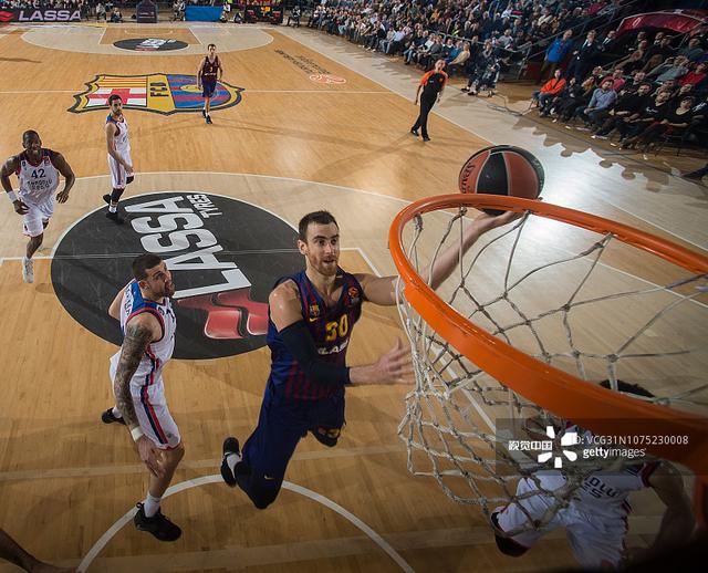 韩国记者：巴萨原本计划免签孙兴慜，但球员对加盟巴萨没兴趣（韩国记者：巴萨曾考虑免签孙兴慜，球员不愿加盟）