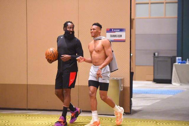 中超争冠格局发生变化（中超争冠态势生变）